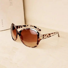 Load image into Gallery viewer, 2019 High Quality Women Sunglasses Luxury Fashion Summer Sun Glasses Women&#39;s Vintage Sunglass Goggles Eyeglasses R167
