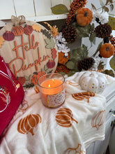 Load image into Gallery viewer, Autumn Spice Scented Candle – Pumpkin &amp; Warm Spice | 350g Double Wick