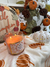 Load image into Gallery viewer, 350g autumn spice pumpkin scented double wick candle with mirrored lid