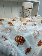 Load image into Gallery viewer, Autumn Pumpkin Fleece Throw Blanket – Cream &amp; Orange | 130 x 150cm