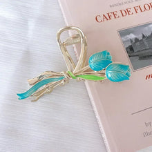 Load image into Gallery viewer, High End Minimalist Tulip Shaped Grab Clip 2024 Exquisite Women&#39;s Hair Accessories Fashionable and Beautiful Metal Shark Clip