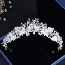 Load image into Gallery viewer, 4Pcs/Set Bridal Headwear Set Crown Necklace Earrings Four Piece Classic Tiaras Suitable for Women&#39;s Wedding and Birthday Parties