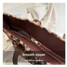 Load image into Gallery viewer, Vintage Fashion Leopard Print Versatile Winter New Women&#39;s Bags Lady Plush Texture Temperament Generous Handbag Shoulder