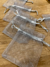 Load image into Gallery viewer, Organza Favour Bags